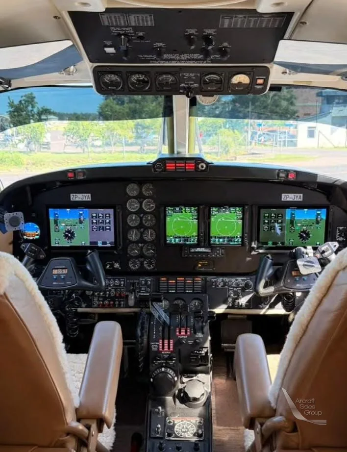 Cockpit and instrument panel of a 1980 BEECHCRAFT KING AIR F90.