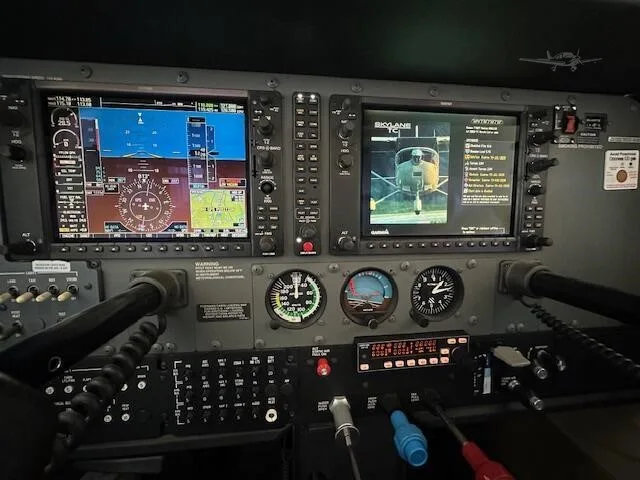 Cockpit and instrument panel of a 2004 CESSNA TURBO 182T SKYLANE.