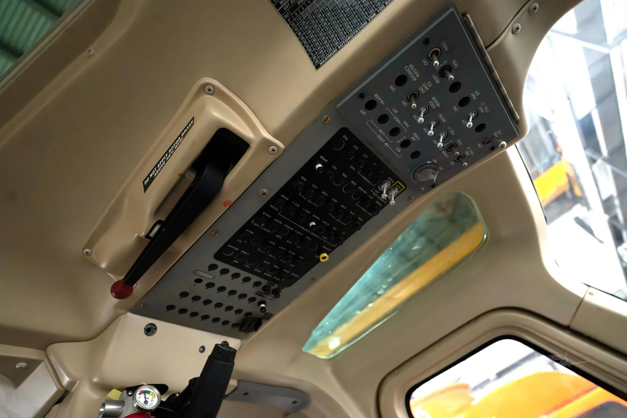 Avionics suite of a 2018 BELL 407GXP.