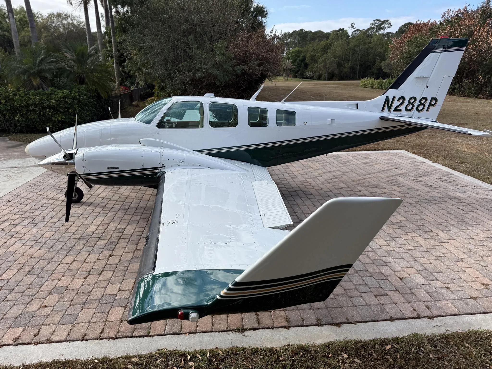 Exterior view of a 1980 BEECHCRAFT 58 BARON, N288P.