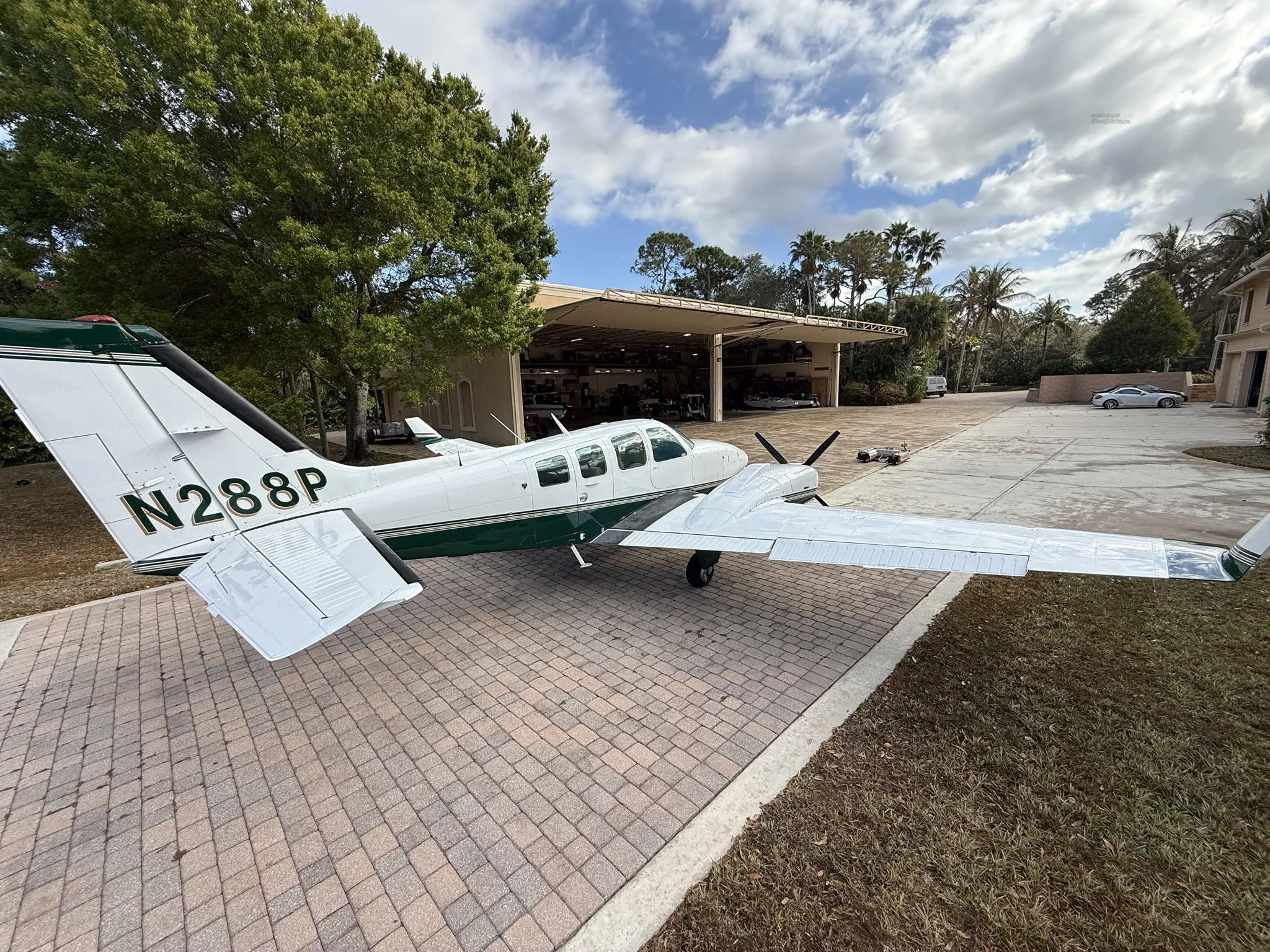 Exterior view of a 1980 BEECHCRAFT 58 BARON, N288P.