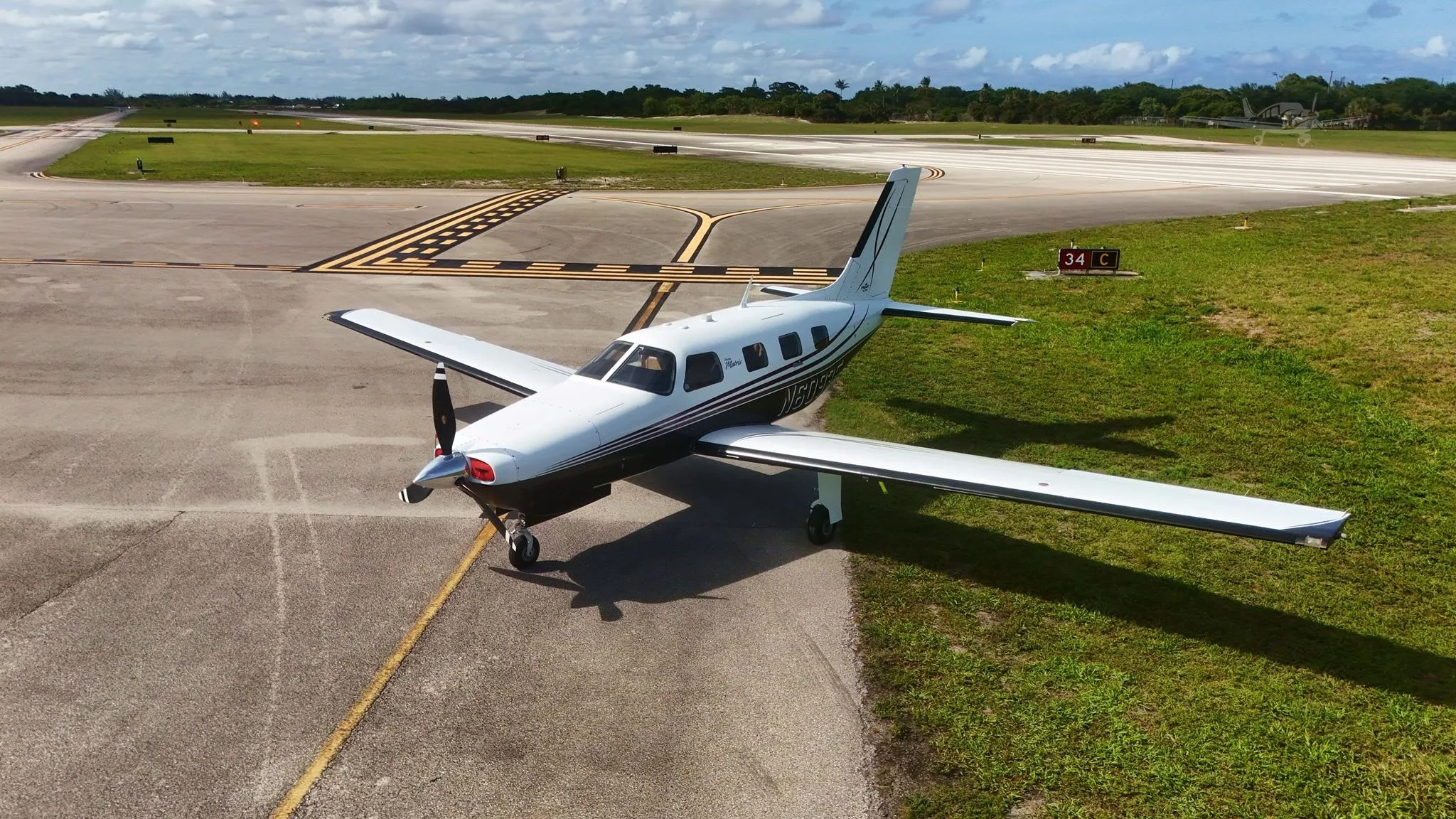 Exterior view of a 2010 PIPER MALIBU MATRIX, N6093E.