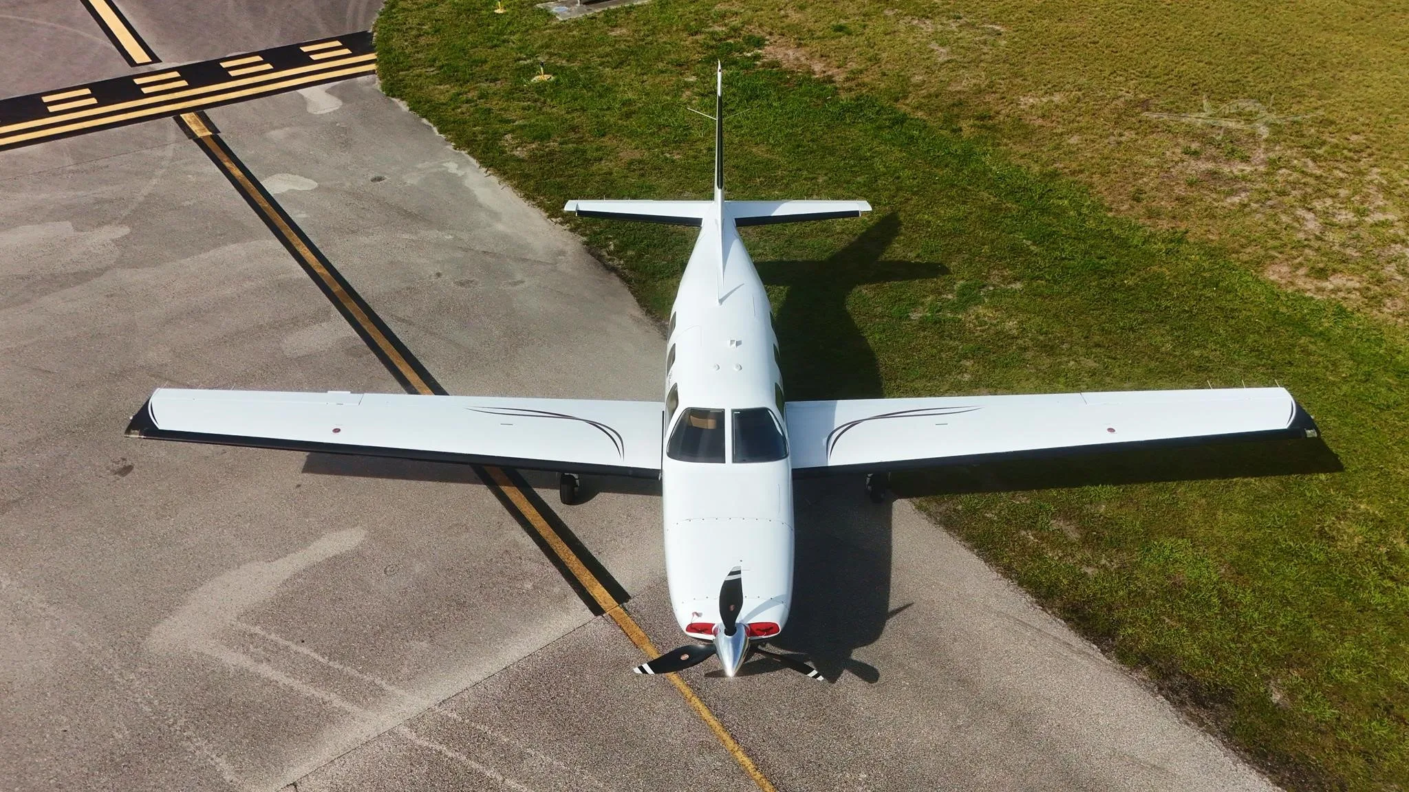 Exterior view of a 2010 PIPER MALIBU MATRIX, N6093E.