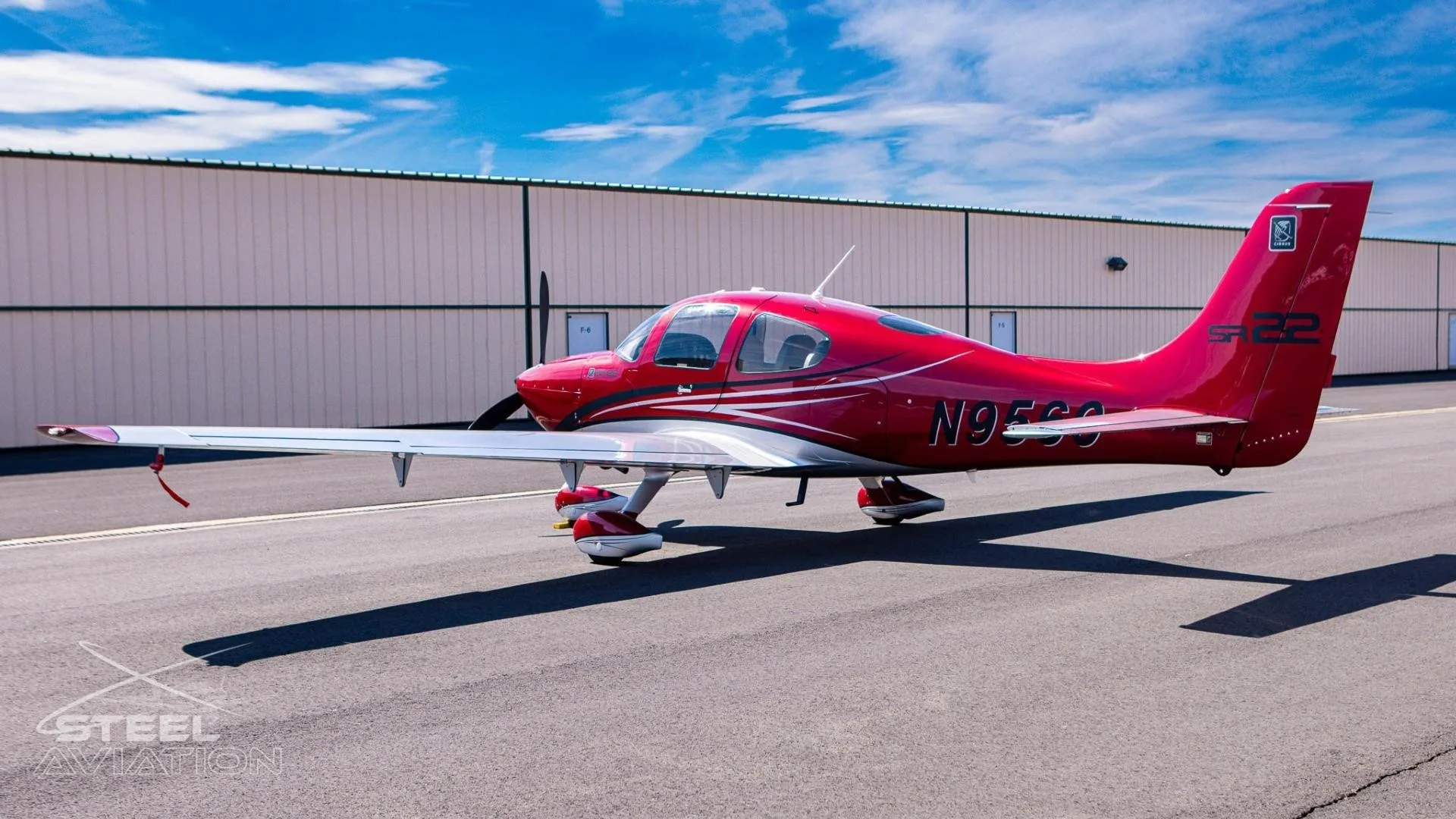 Exterior view of a 2002 CIRRUS SR22, N956C.