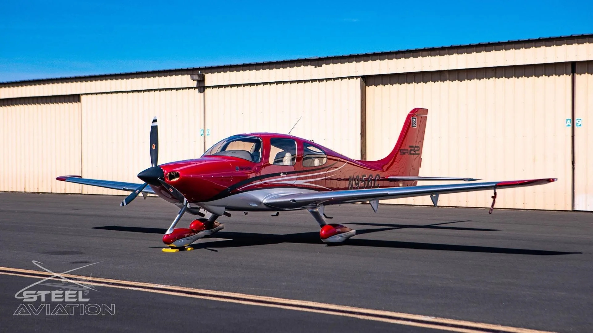 Exterior view of a 2002 CIRRUS SR22, N956C.