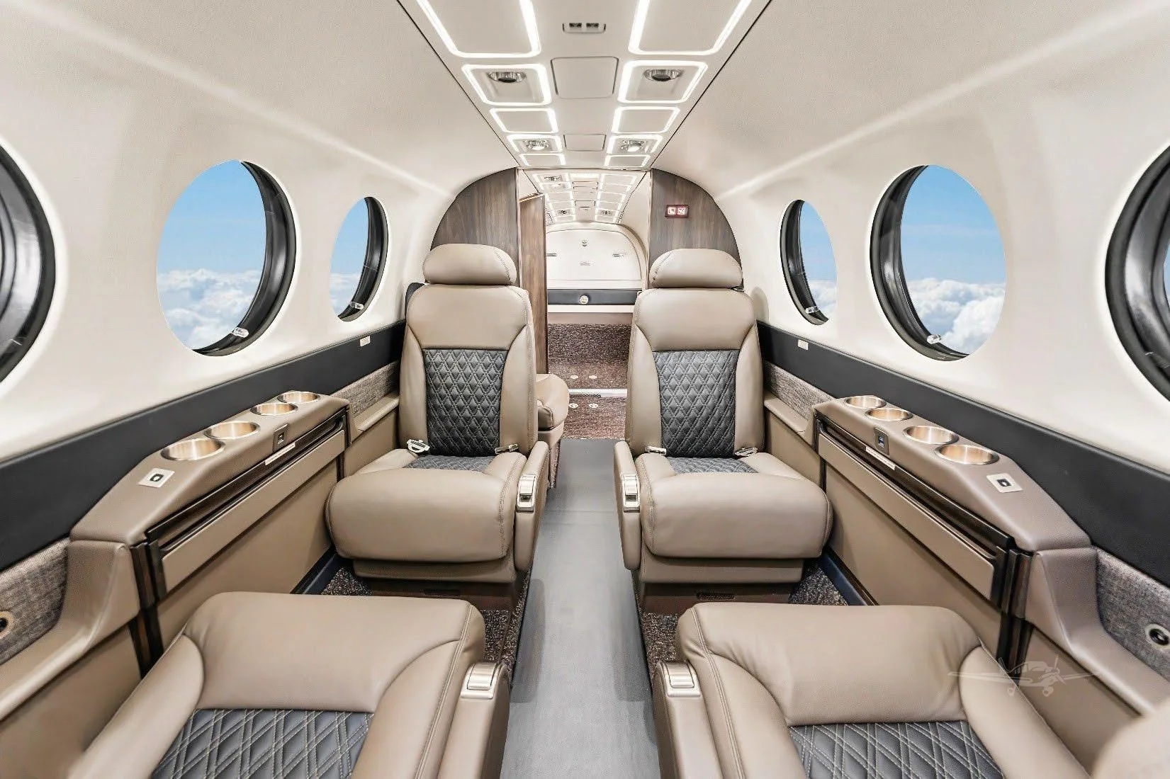 Cabin interior of a 1990 BEECHCRAFT KING AIR 350.