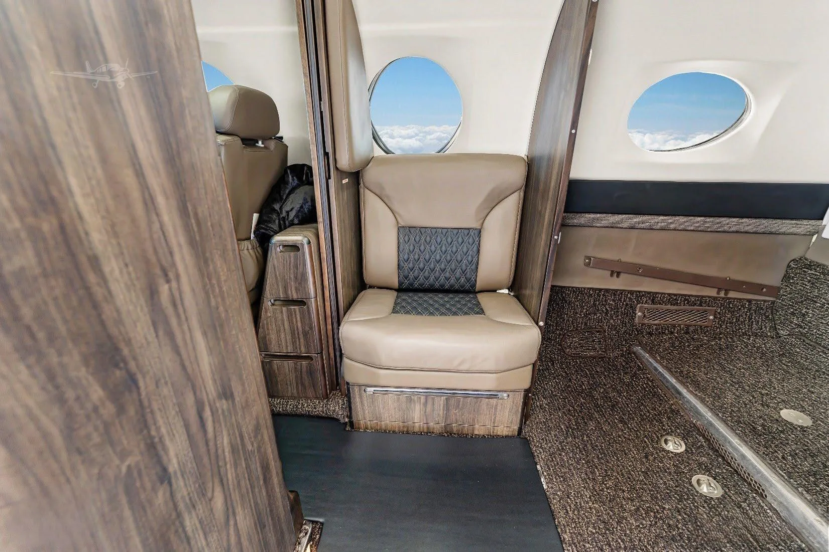 Cabin interior of a 1990 BEECHCRAFT KING AIR 350.
