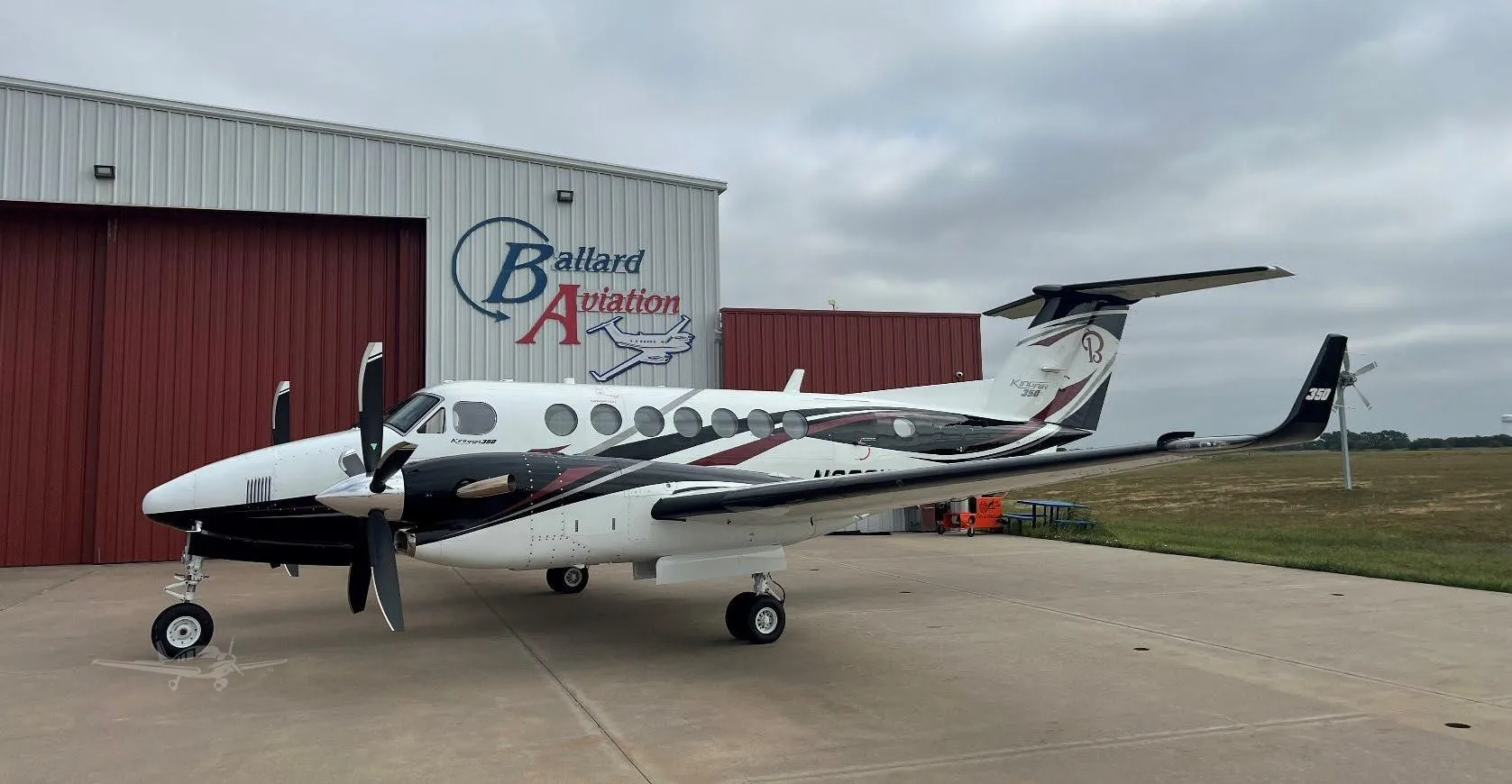 Exterior view of a 1990 BEECHCRAFT KING AIR 350, N300KA.