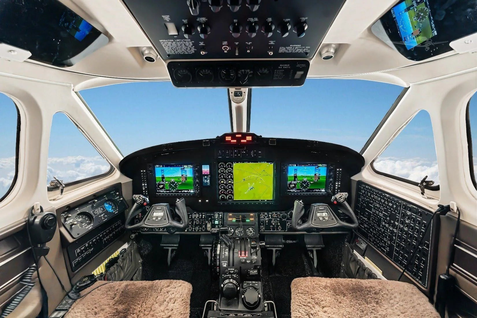 Cockpit and instrument panel of a 1990 BEECHCRAFT KING AIR 350.