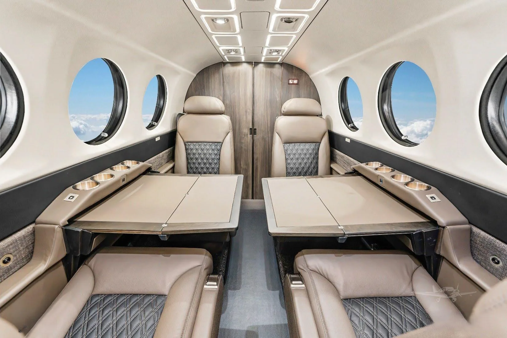 Cabin interior of a 1990 BEECHCRAFT KING AIR 350.