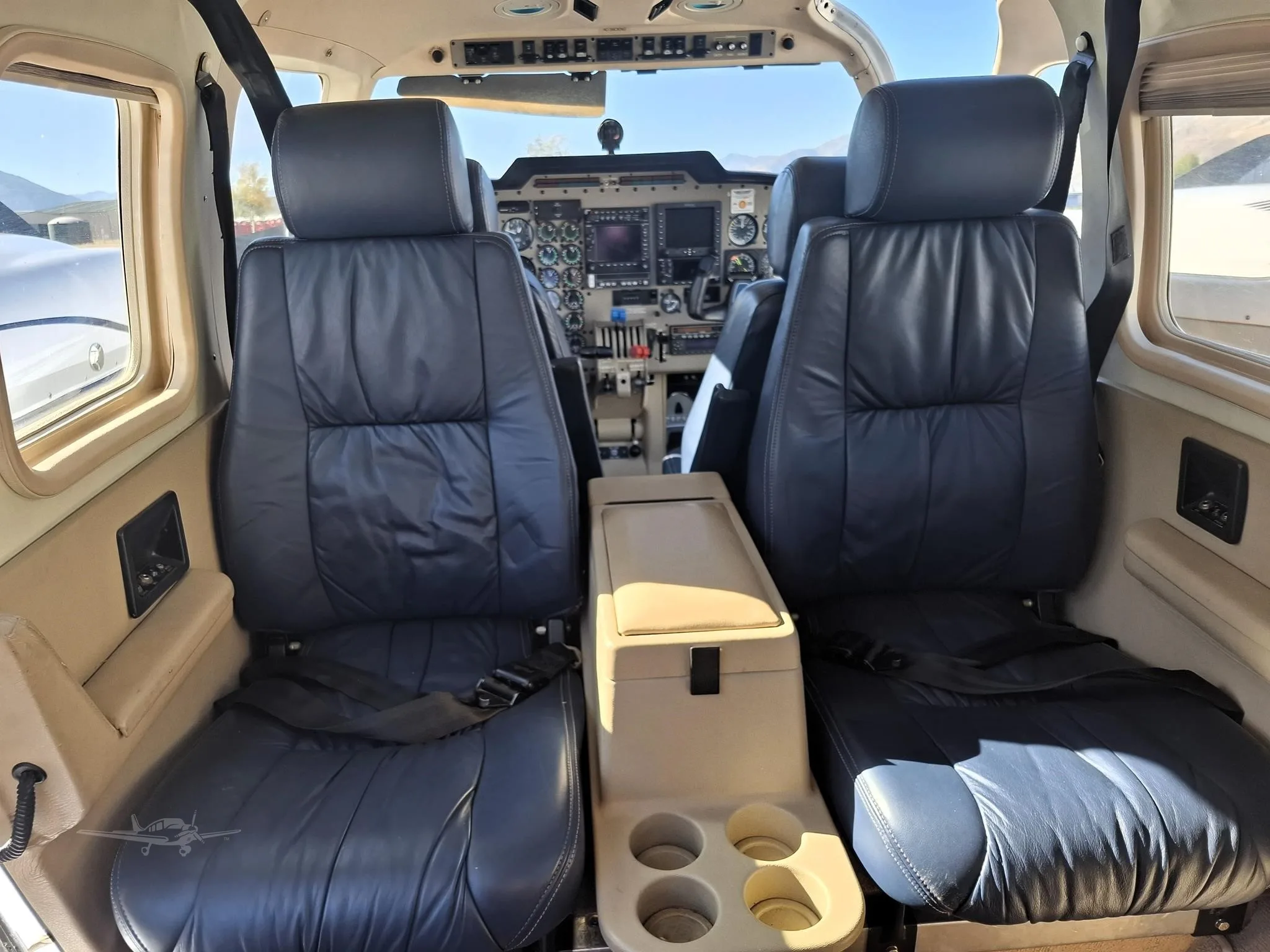 Cabin interior of a 1999 PIPER SENECA V.