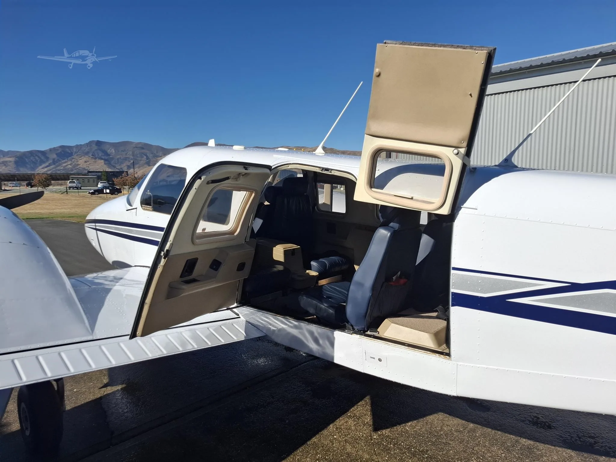 Exterior view of a 1999 PIPER SENECA V, ZK-TZO.