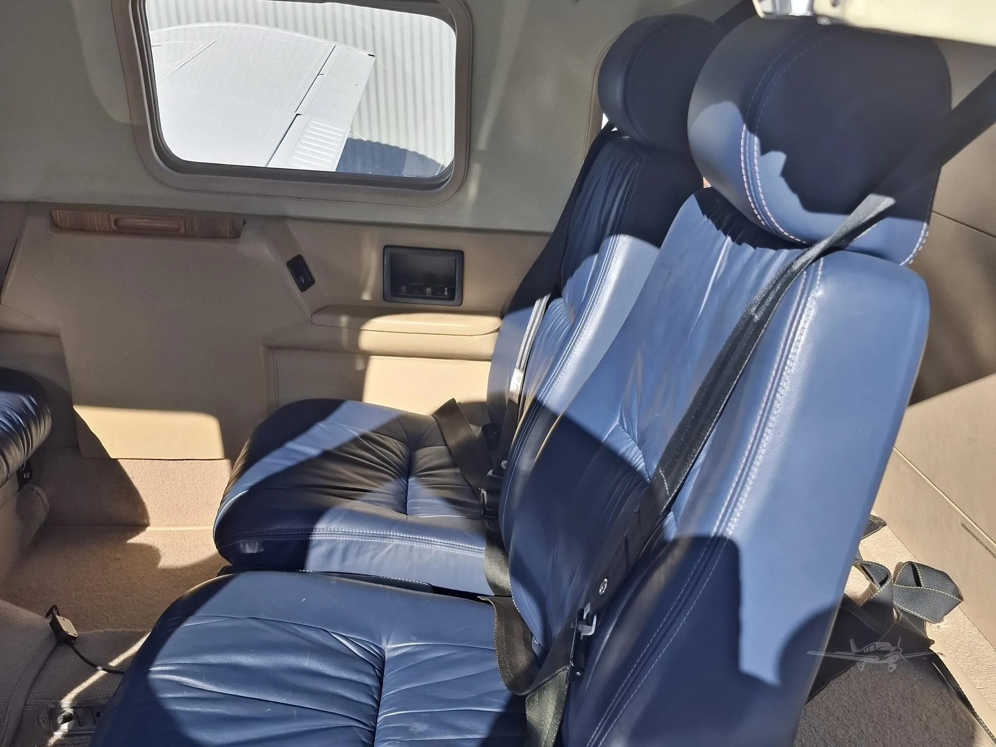 Cabin interior of a 1999 PIPER SENECA V.