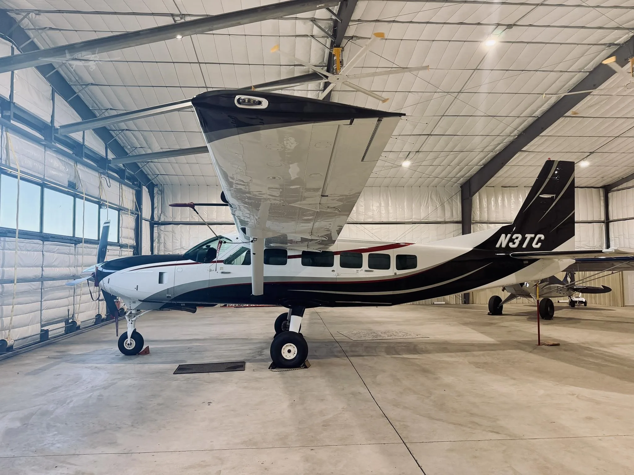 Exterior view of a 2011 CESSNA CARAVAN 208, N3TC.