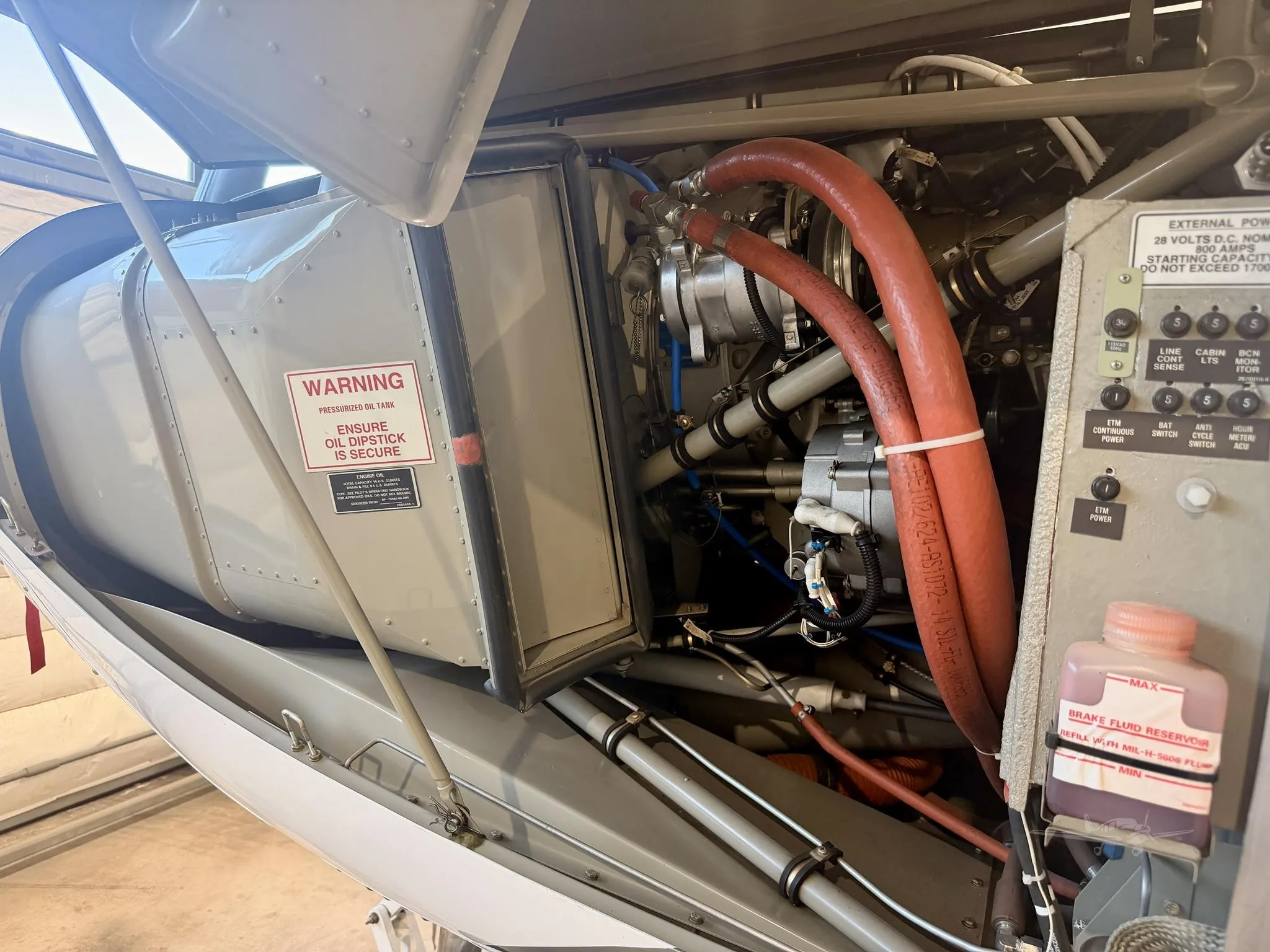 Cockpit and instrument panel of a 2011 CESSNA CARAVAN 208.