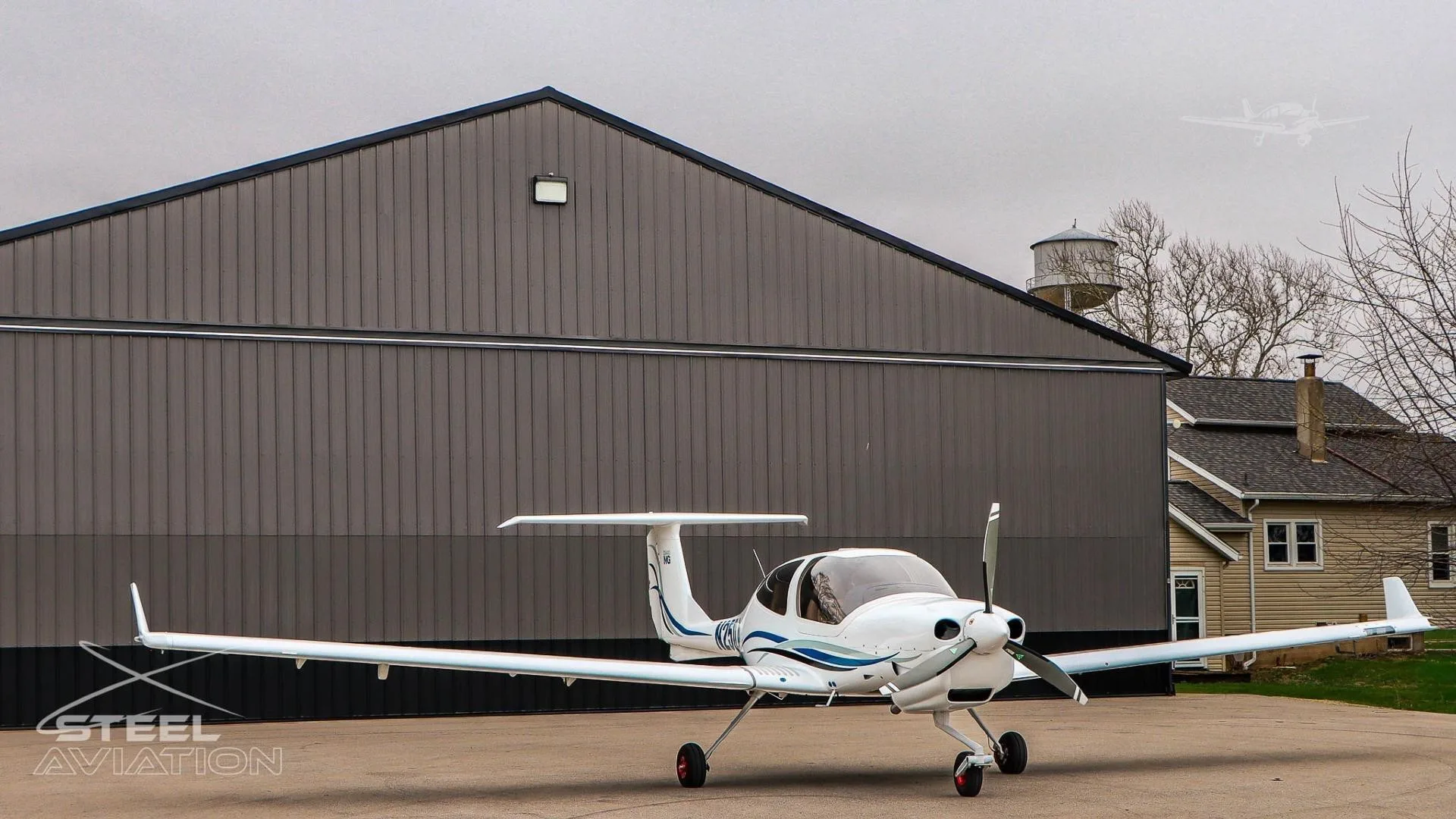 Exterior view of a 2022 DIAMOND DA40 NG, N251LA.