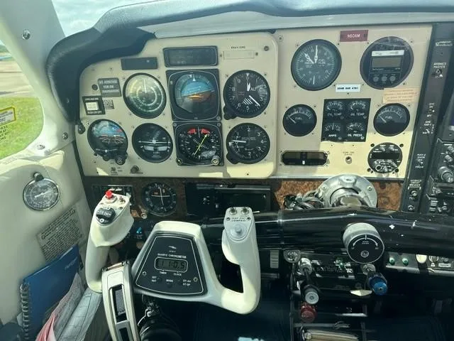 Cockpit and instrument panel of a 1978 BEECHCRAFT F33A BONANZA.