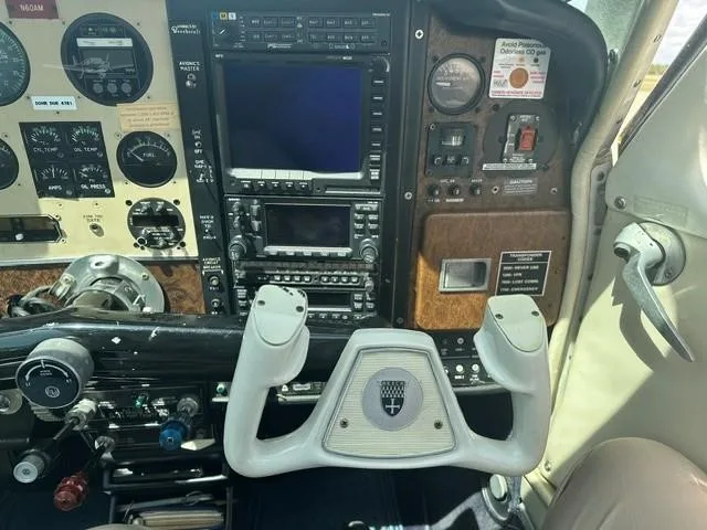Cockpit and instrument panel of a 1978 BEECHCRAFT F33A BONANZA.