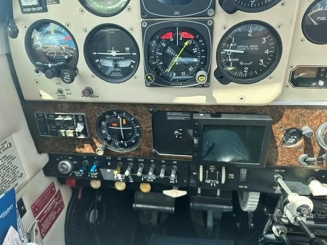 Cockpit and instrument panel of a 1978 BEECHCRAFT F33A BONANZA.