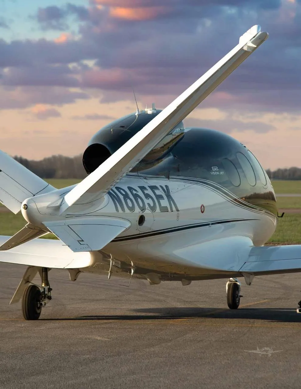 Exterior view of a 2019 CIRRUS VISION SF50, N865EK.