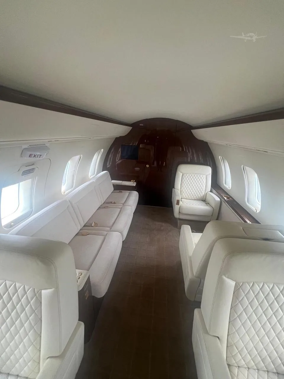 Cabin interior of a 2010 BOMBARDIER CHALLENGER 605.