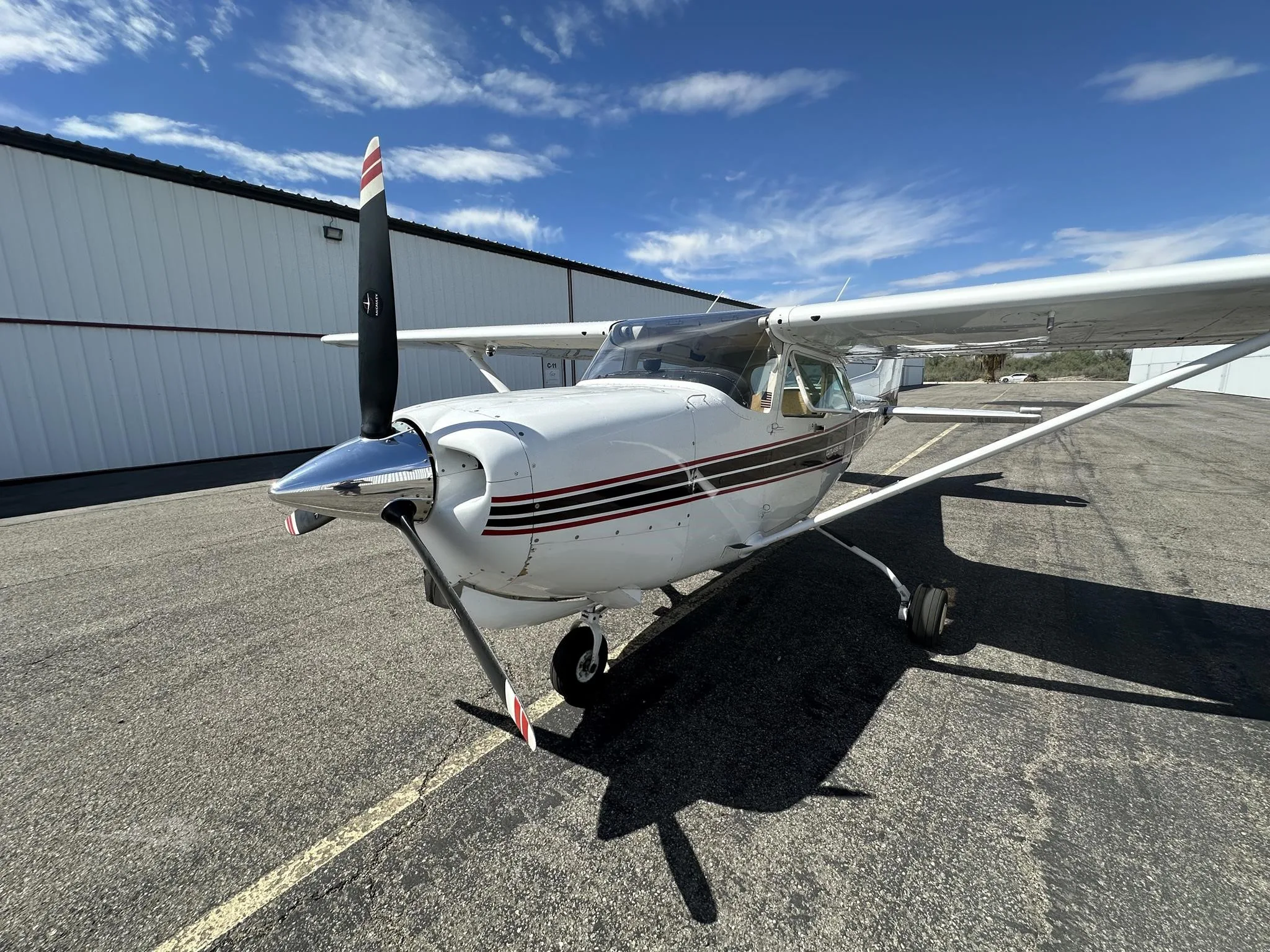 Exterior view of a 1984 CESSNA 172RG CUTLASS, N9461D.