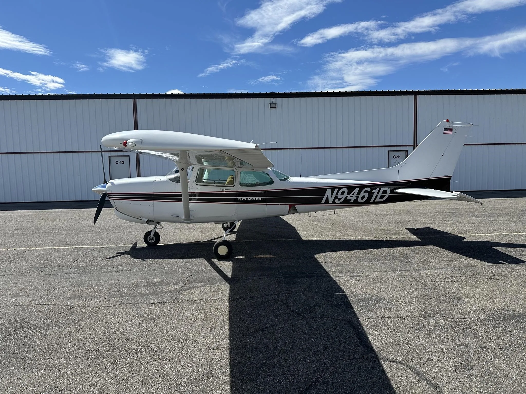 Exterior view of a 1984 CESSNA 172RG CUTLASS, N9461D.