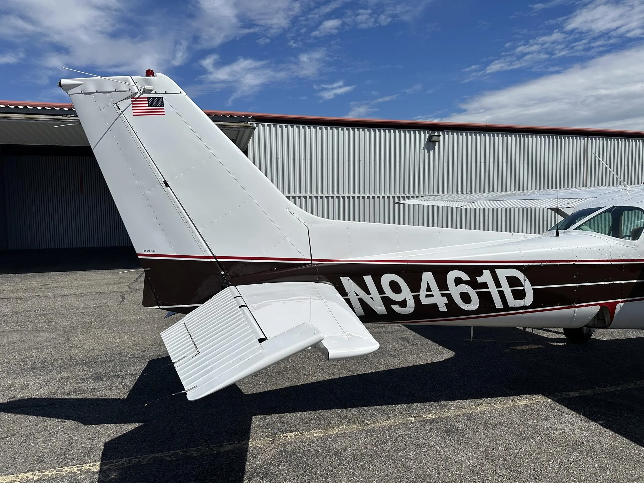 Exterior view of a 1984 CESSNA 172RG CUTLASS, N9461D.