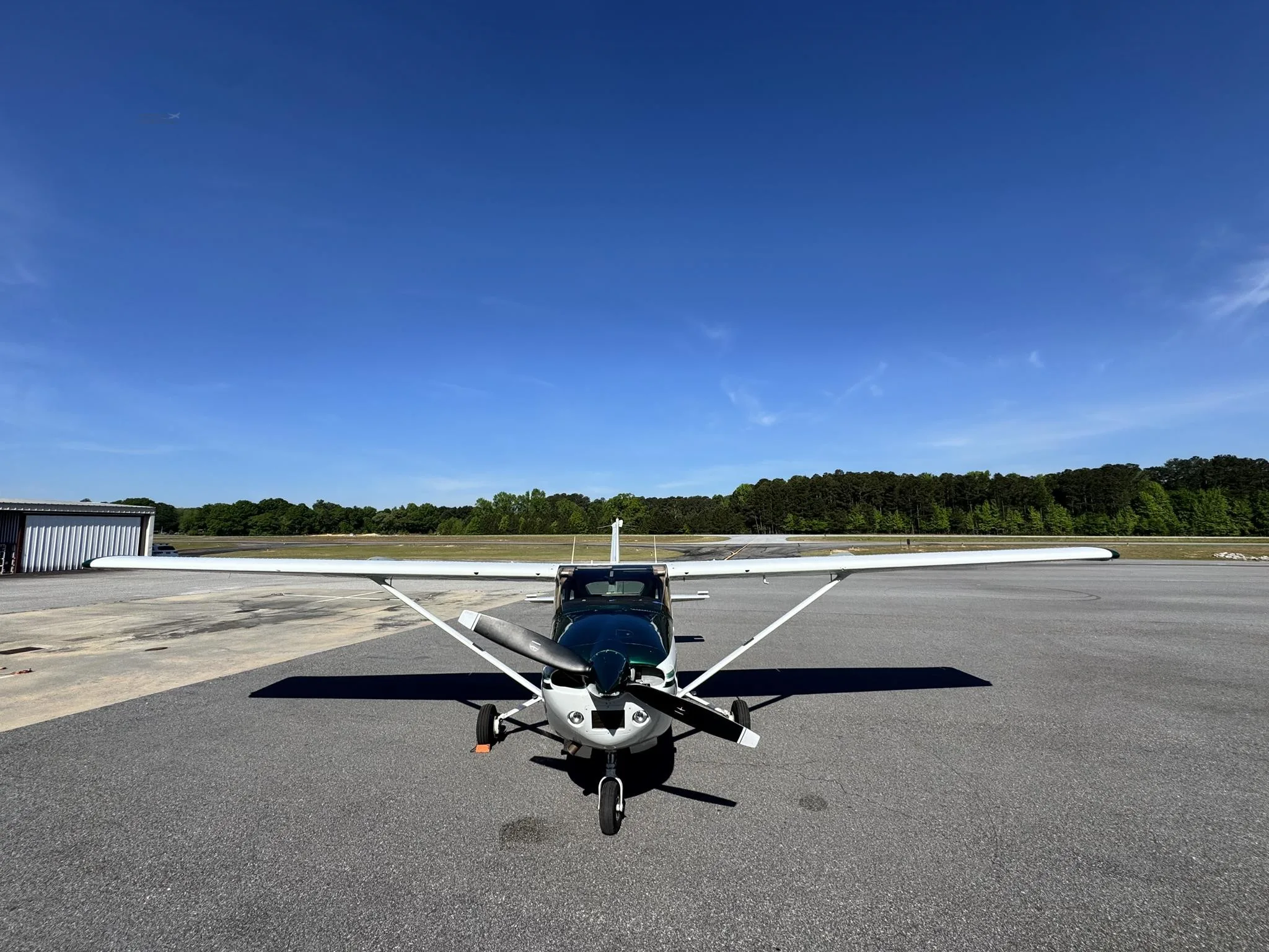 Exterior view of a 1982 CESSNA 182R SKYLANE, N49FC.