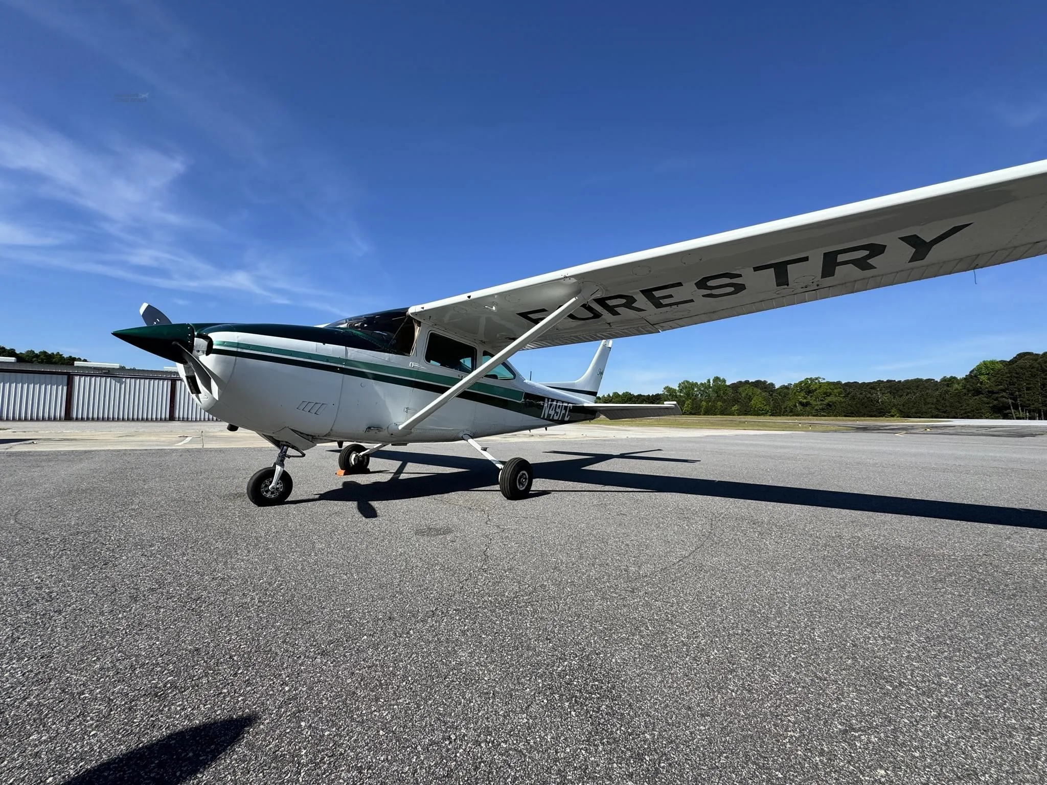 Avionics suite of a 1982 CESSNA 182R SKYLANE.