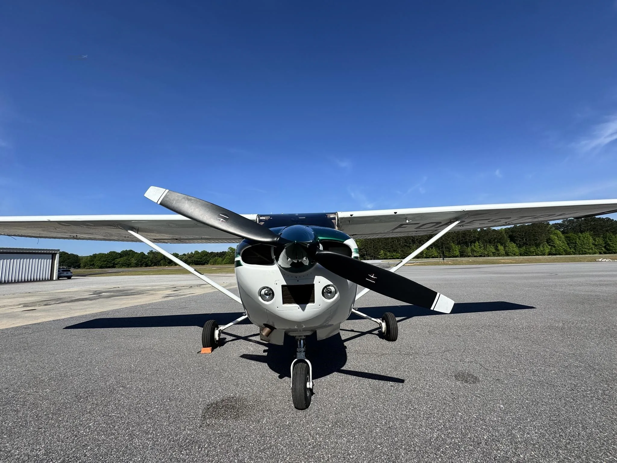 Marketing image of a 1982 CESSNA 182R SKYLANE.