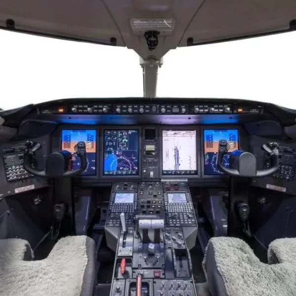 Cockpit and instrument panel of a 2008 BOMBARDIER CHALLENGER 300.