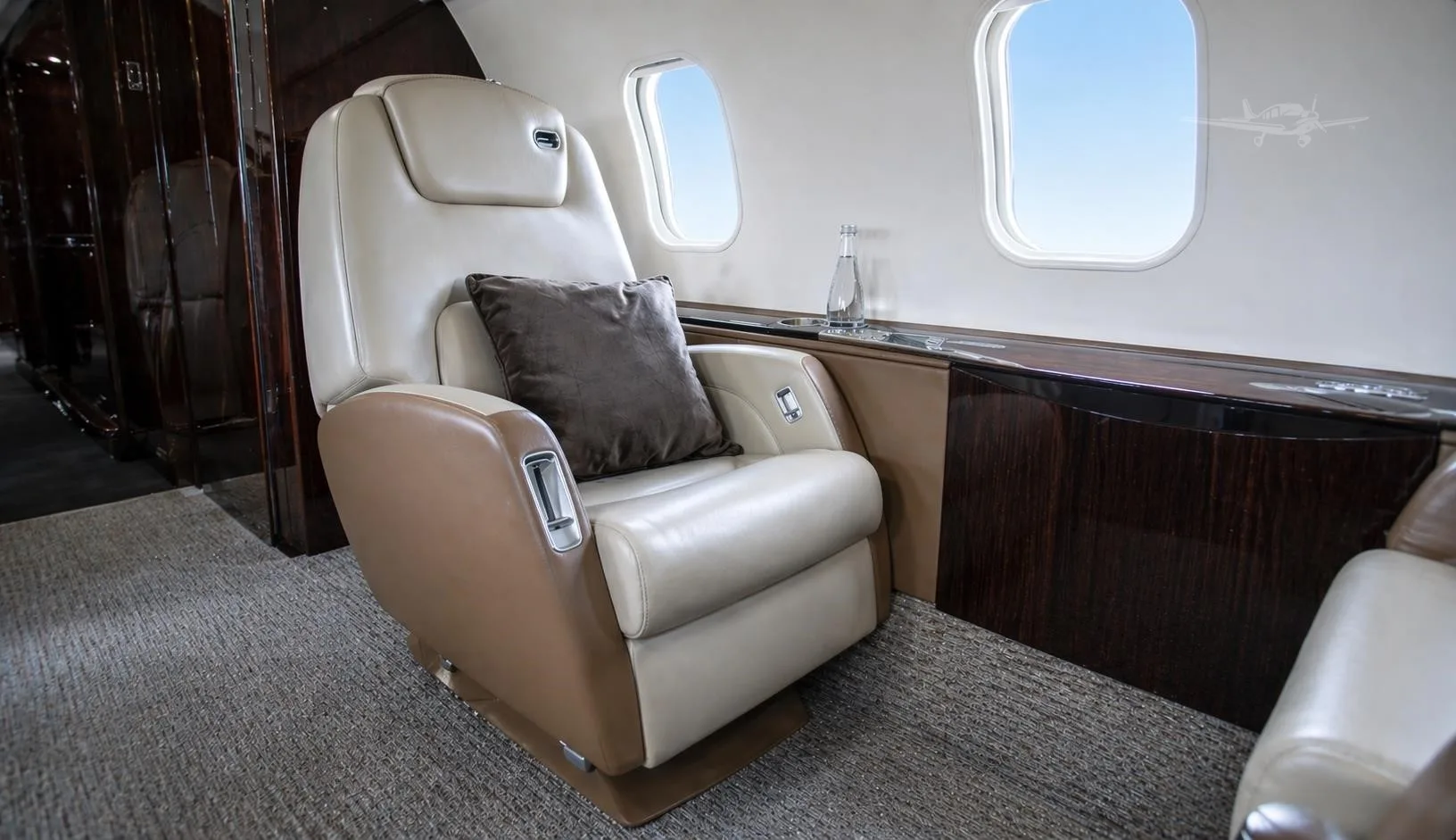 Cabin interior of a 2004 BOMBARDIER CHALLENGER 300.