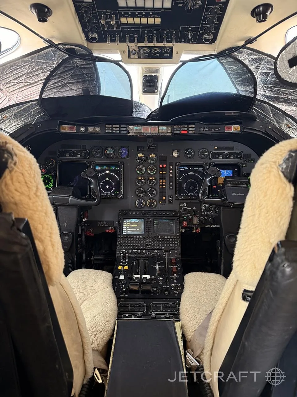 Cockpit and instrument panel of a 2009 HAWKER 400XP.