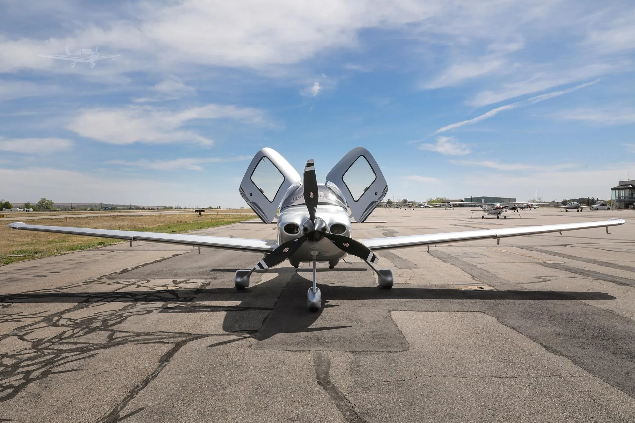 Exterior view of a 2007 CIRRUS SR22-G3 TURBO, N429SR.
