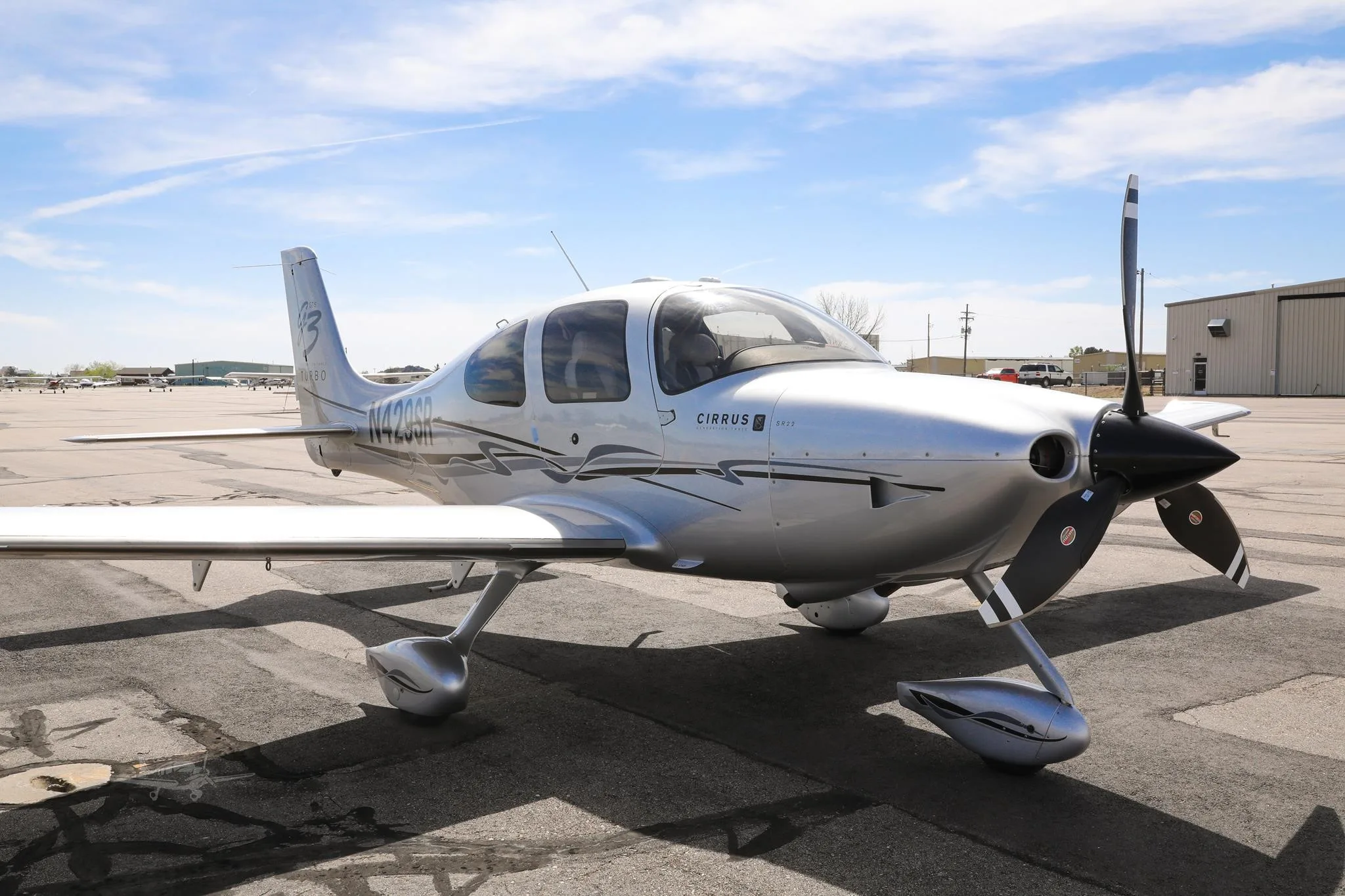Exterior view of a 2007 CIRRUS SR22-G3 TURBO, N429SR.