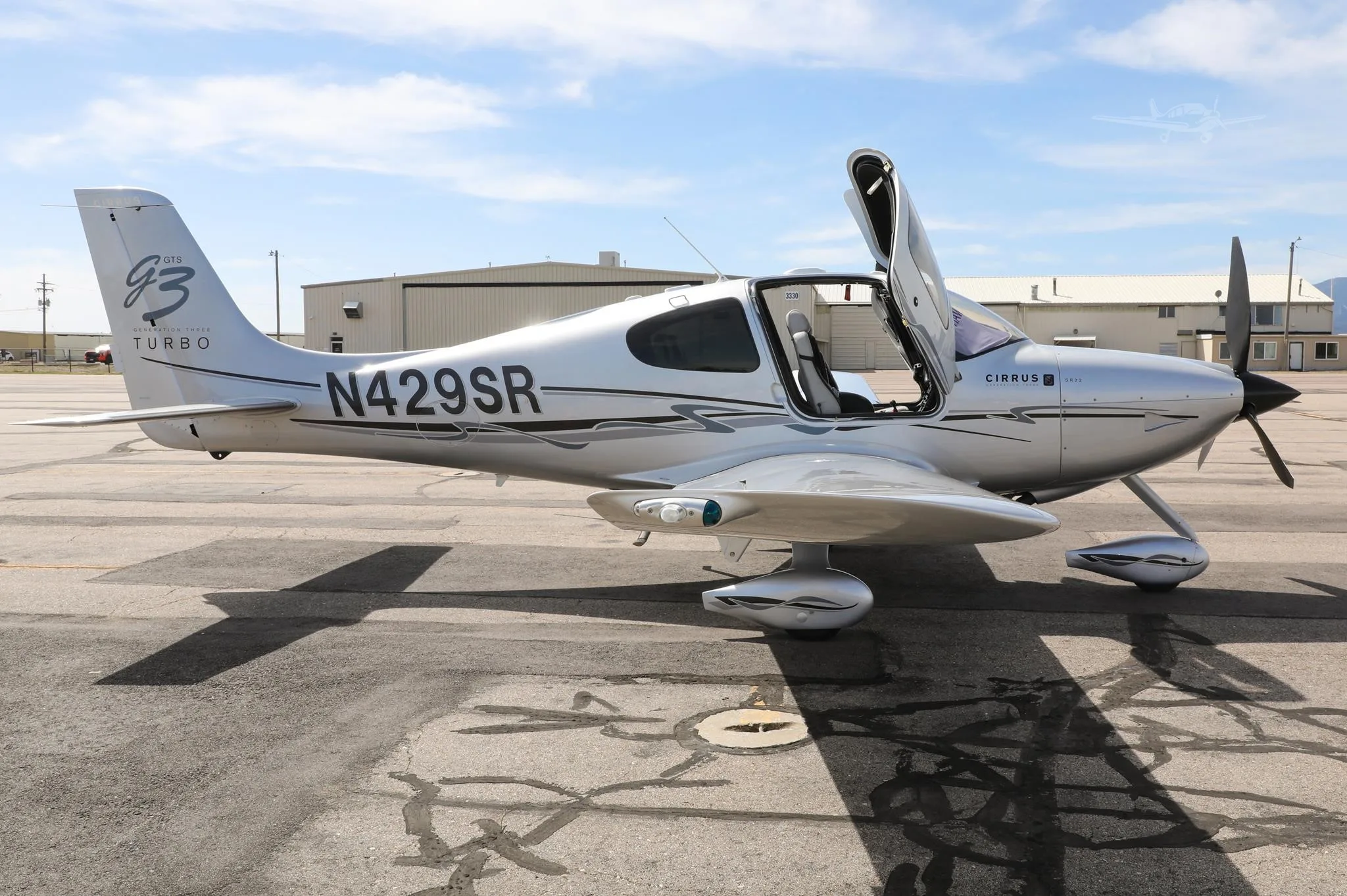 Exterior view of a 2007 CIRRUS SR22-G3 TURBO, N429SR.