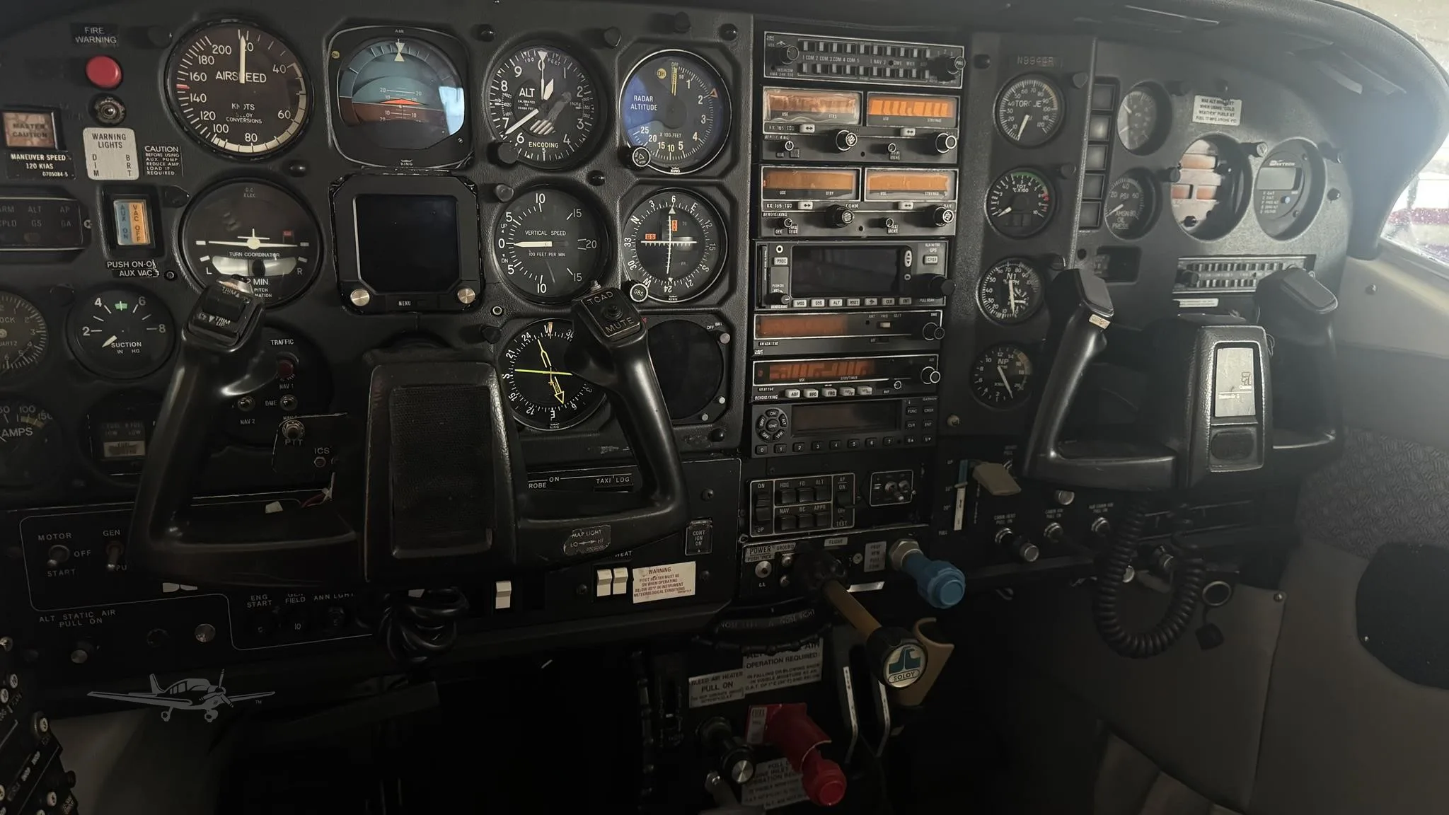 Cockpit and instrument panel of a 1986 CESSNA U206G STATIONAIR.