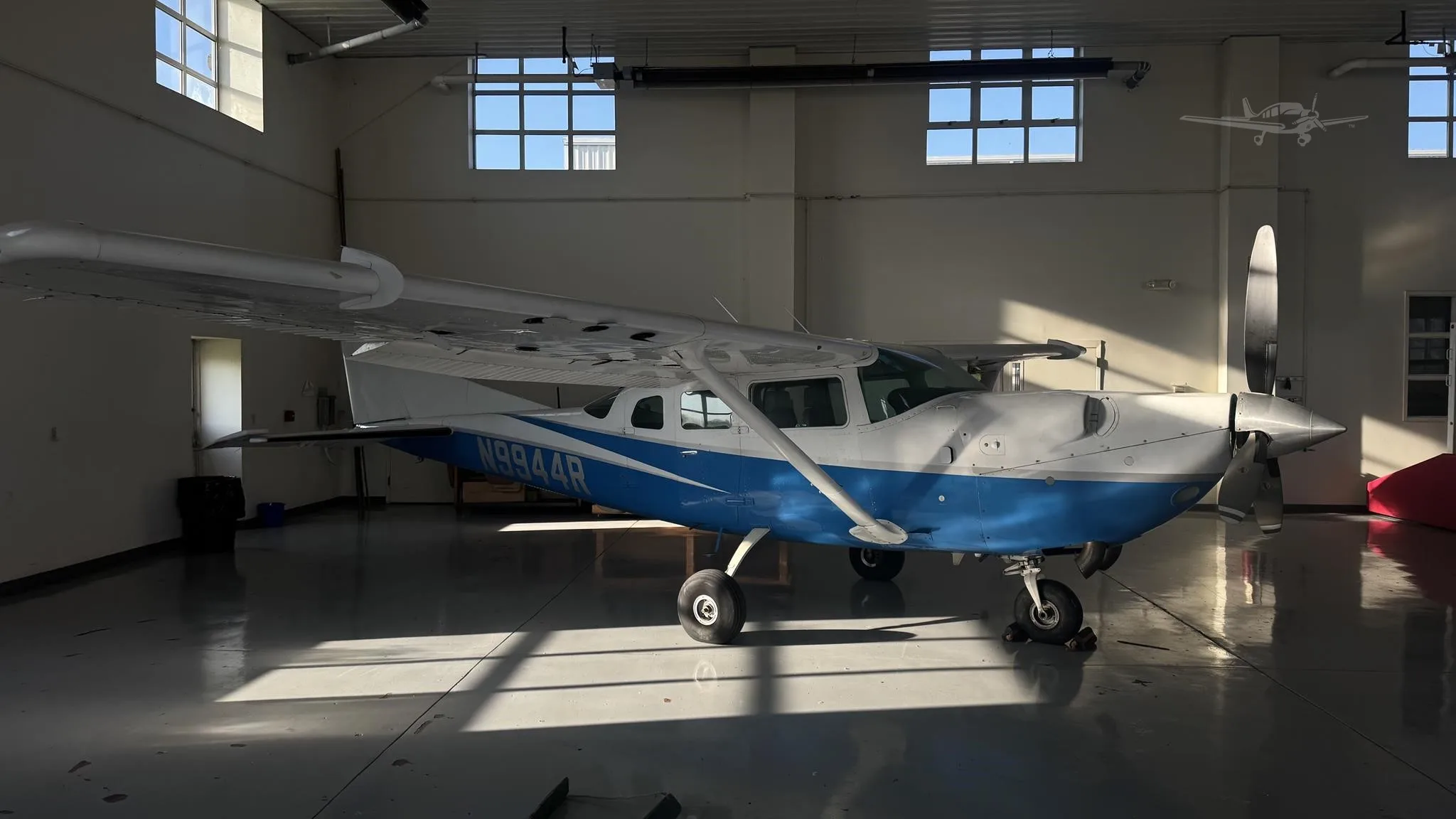 Exterior view of a 1986 CESSNA U206G STATIONAIR, N9944R.