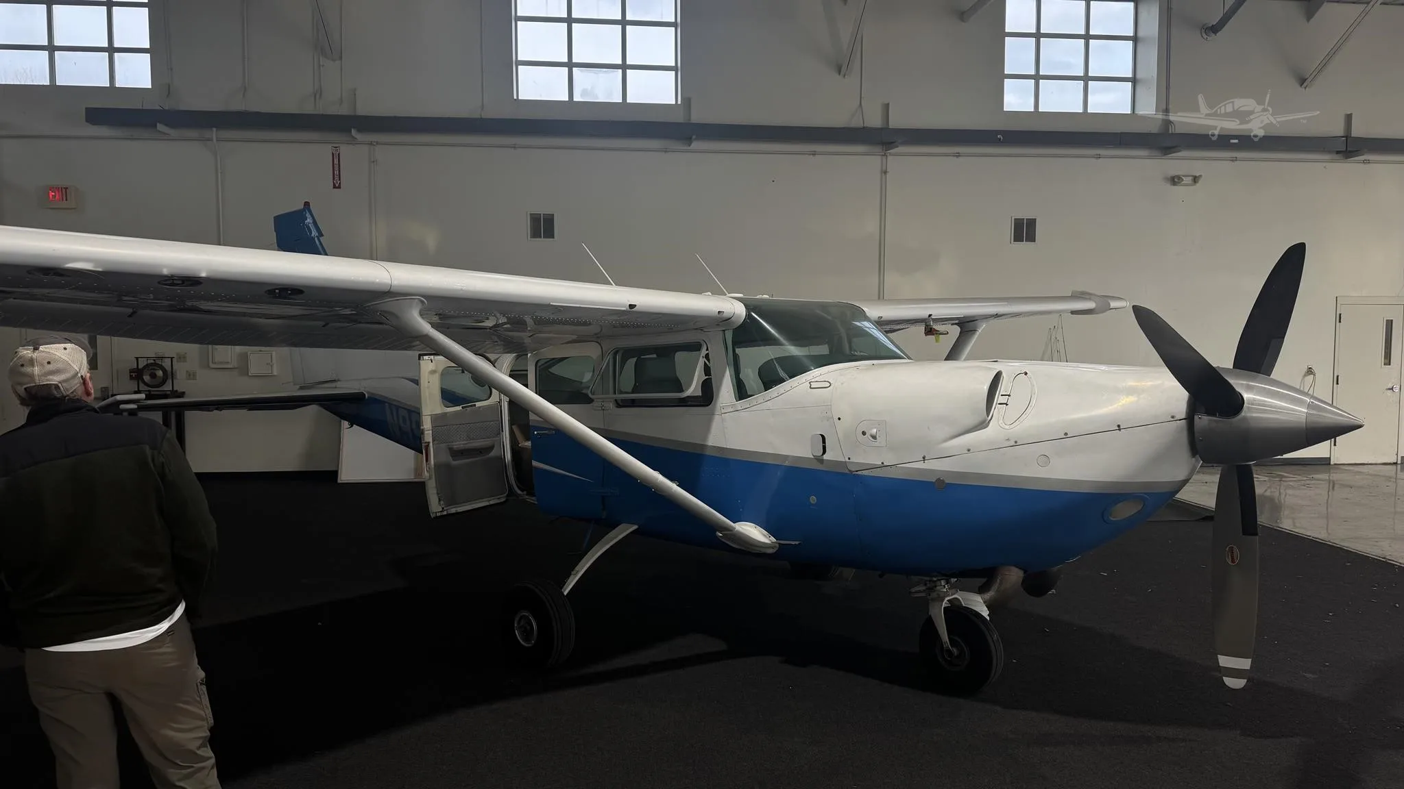 Exterior view of a 1986 CESSNA U206G STATIONAIR, N9944R.