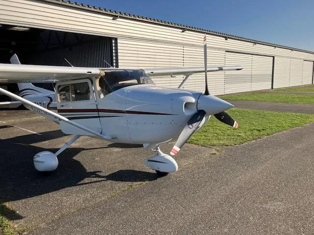 Exterior view of a 2001 CESSNA TURBO 182T SKYLANE, N3537W.