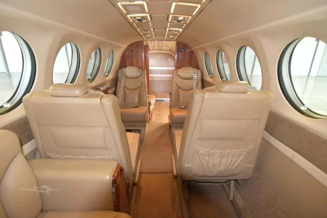 Cabin interior of a 1989 BEECHCRAFT KING AIR 300.
