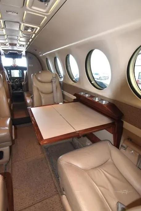 Cabin interior of a 1989 BEECHCRAFT KING AIR 300.