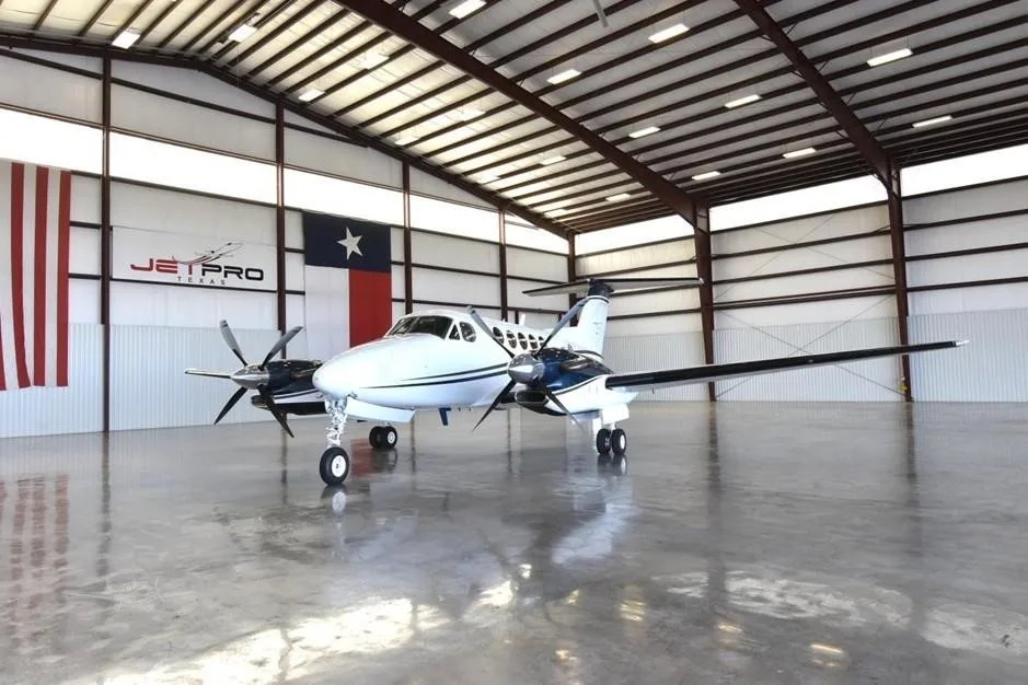 Exterior view of a 1989 BEECHCRAFT KING AIR 300, N627MG.