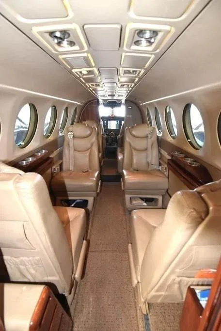 Cabin interior of a 1989 BEECHCRAFT KING AIR 300.