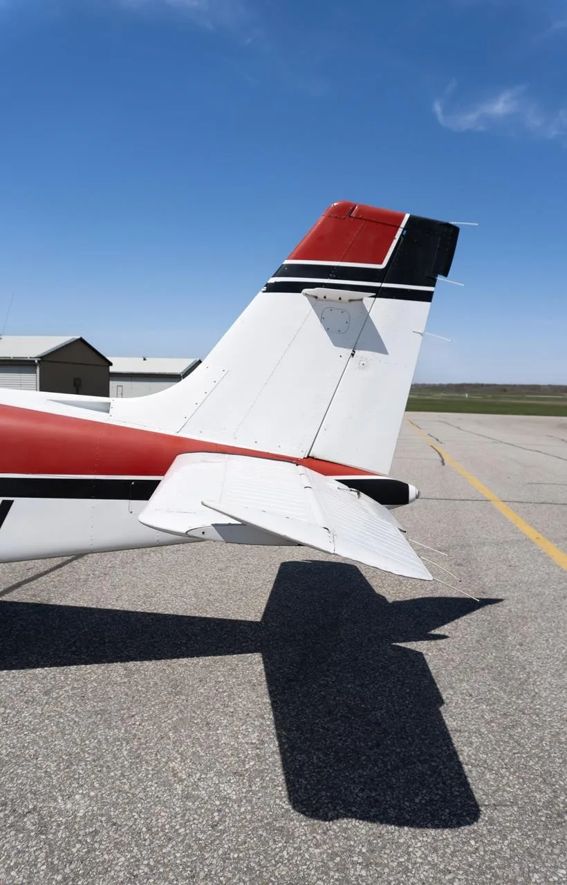 Marketing image of a 1992 BEECHCRAFT F33A BONANZA.