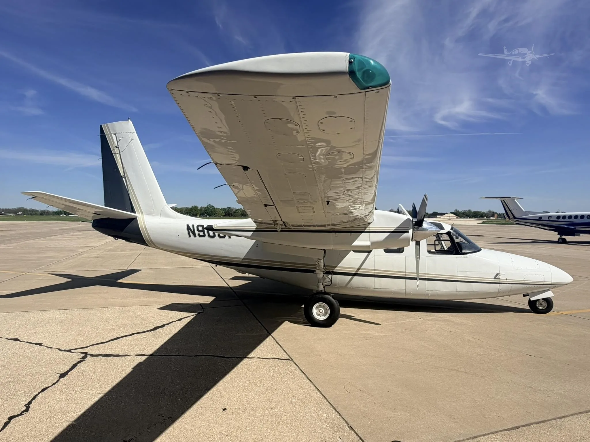 Exterior view of a 1970 COMMANDER 500S, N90JP.