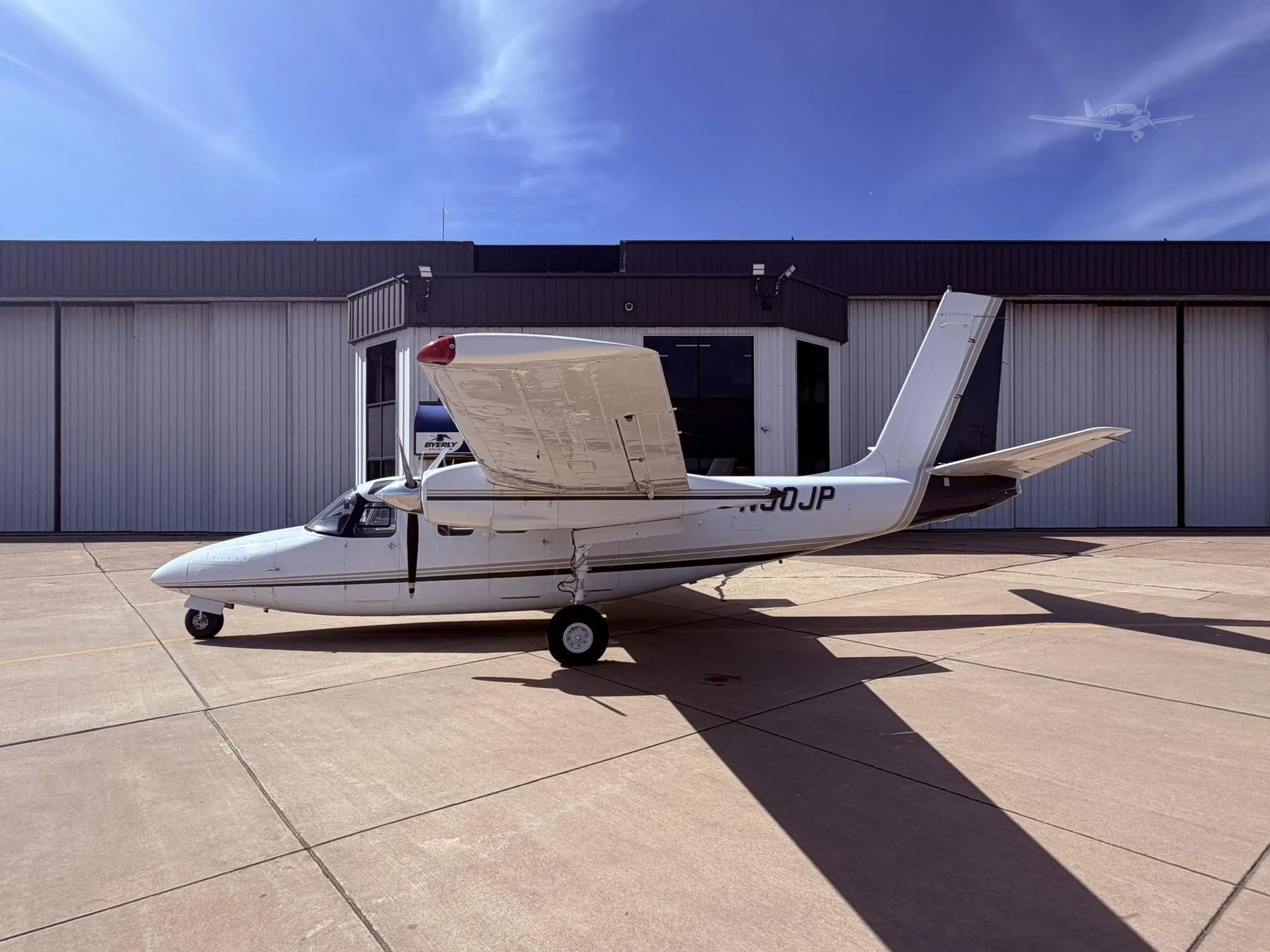 Exterior view of a 1970 COMMANDER 500S, N90JP.