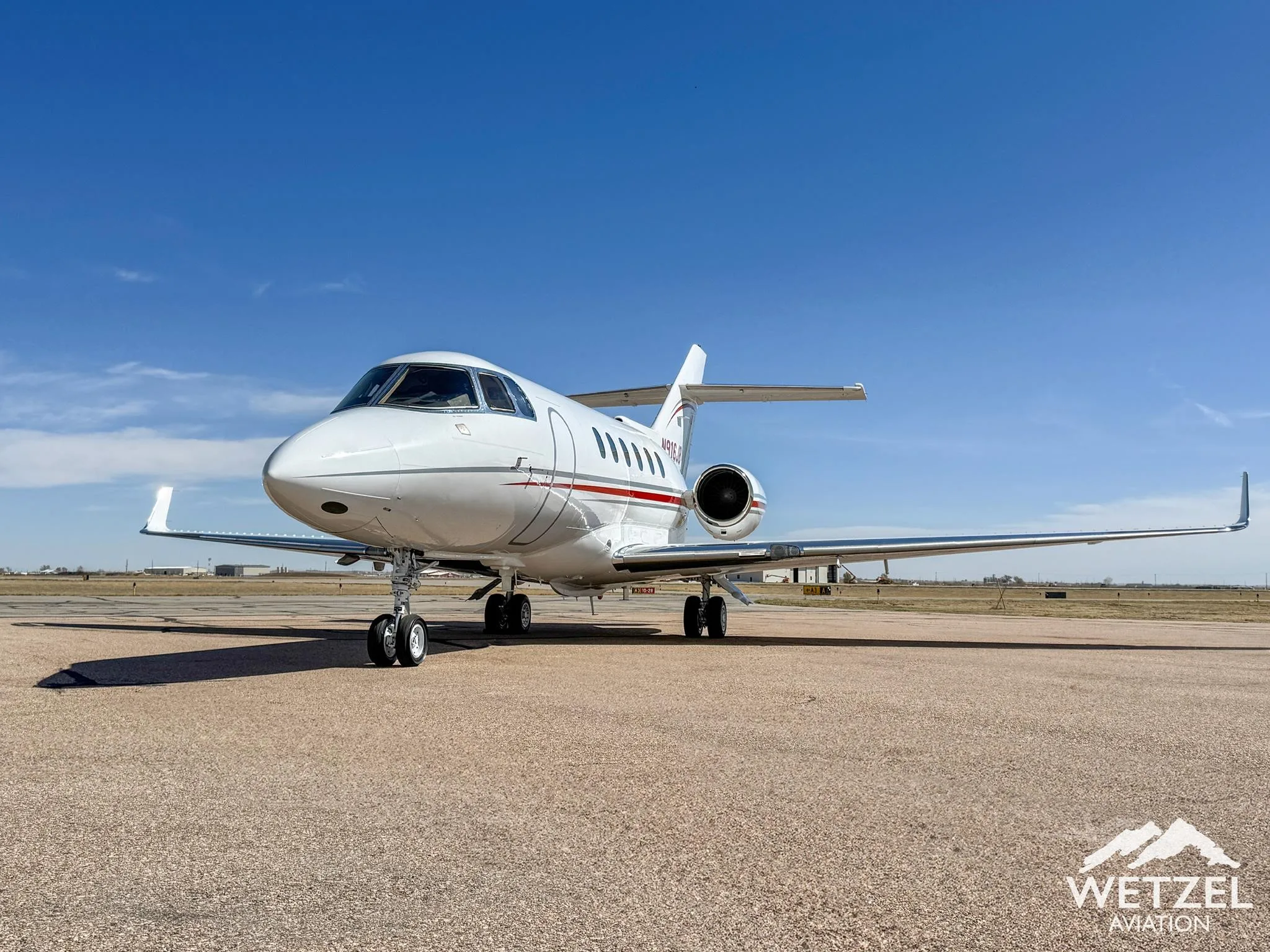Exterior view of a 2009 HAWKER 900XP, N916JB.