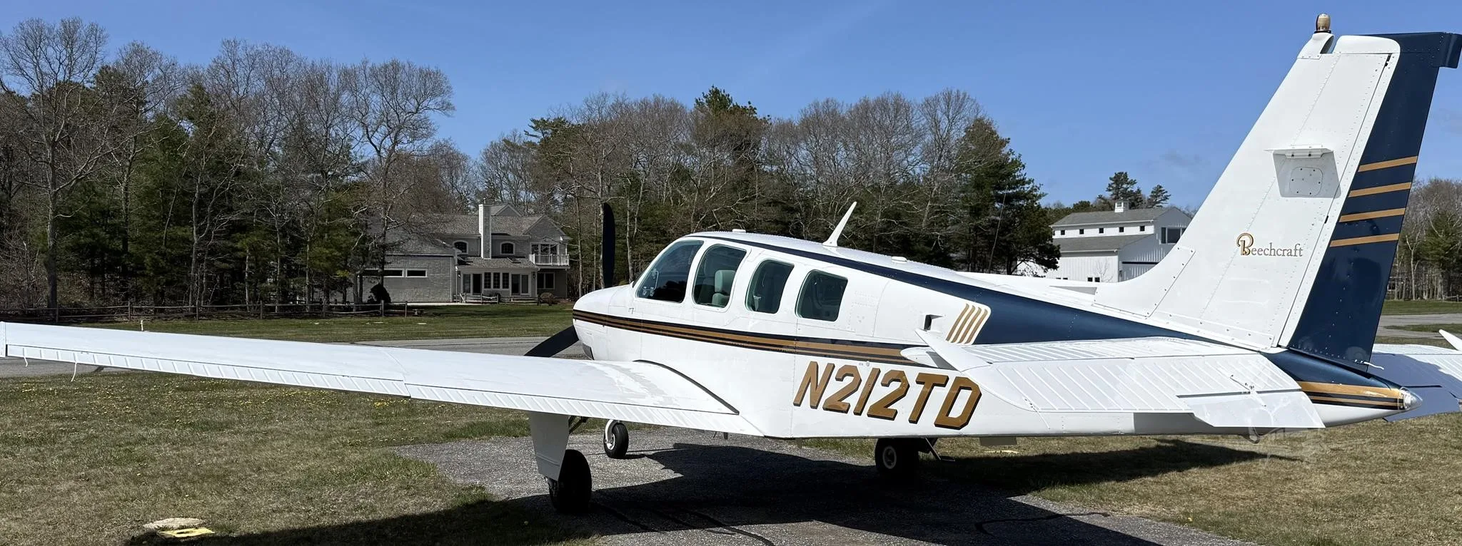 Exterior view of a 1982 BEECHCRAFT A36 BONANZA, N212TD.